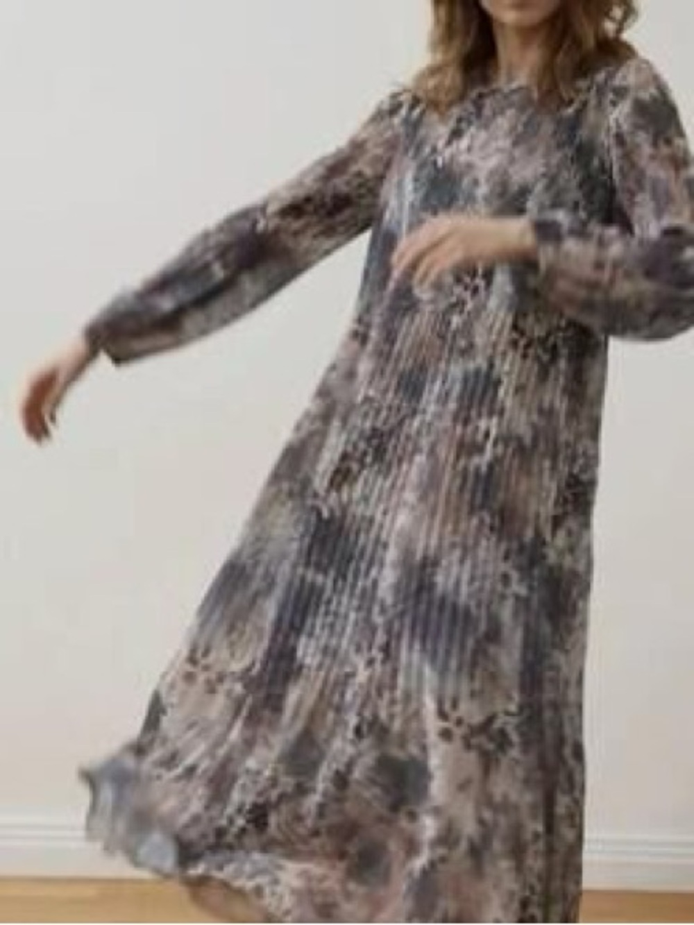 Aritzia Wilfred Daydreamer Midi Dress Pleat Chevon Keyhole Sheer Sleeves Medium